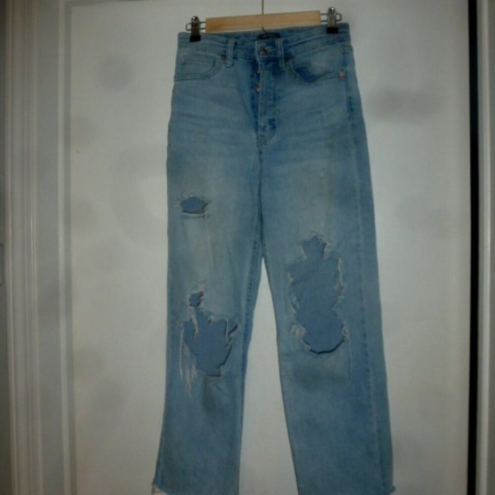 ✨ Wild Fable Ripped Distressed High-Waisted Jeans – Size 2 ✨
